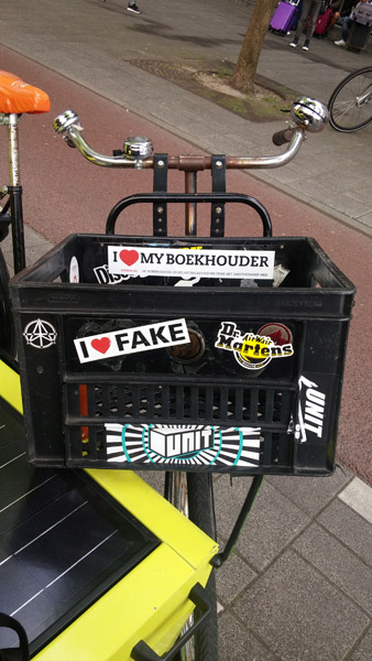 0318. I love fake fietskrat fietskratten fietsmand sticker I love nep Genuine fake I love my boekhouder Herengracht MKB Amsterdam.jpg